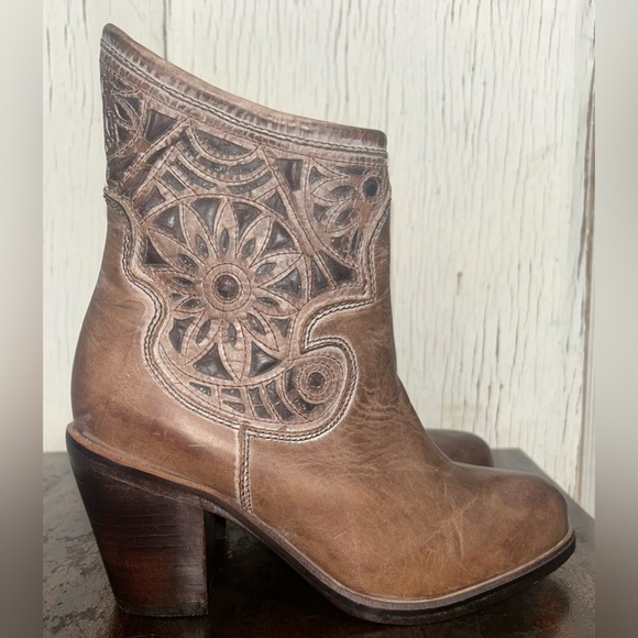 Corral Women's Urban Line Tan Ankle Booties-NWT - Picture 5 of 9